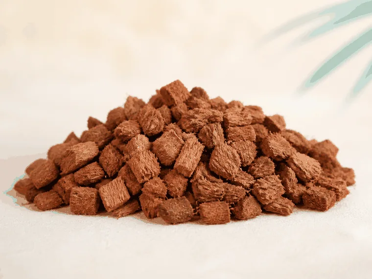 Coco husk chips
